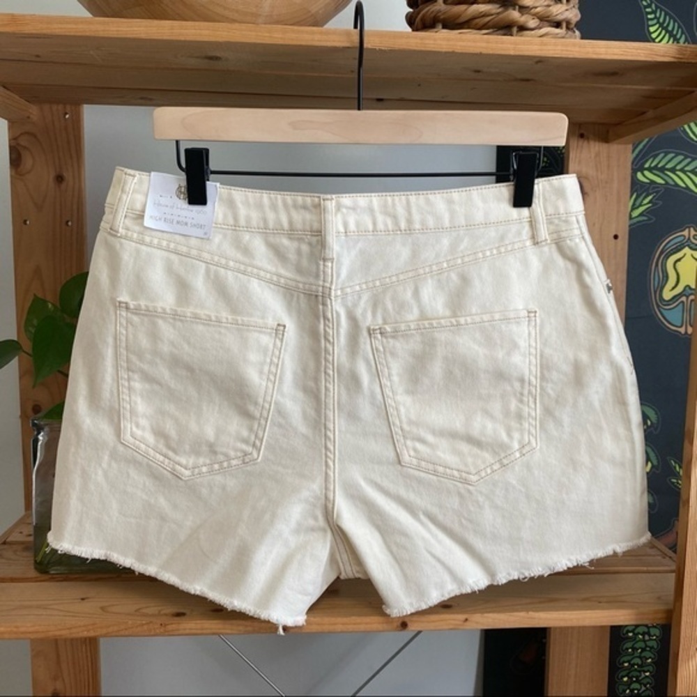 House of Harlow 1960 Cream High Rise Denim Mom Jean Shorts Raw Hem 30 - Picture 3 of 14